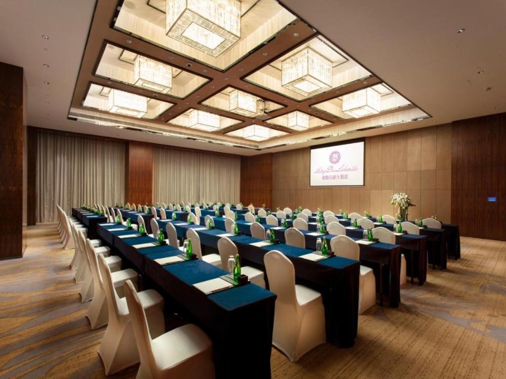 Ming Du Lakeside Hotel Nanning Exterior foto